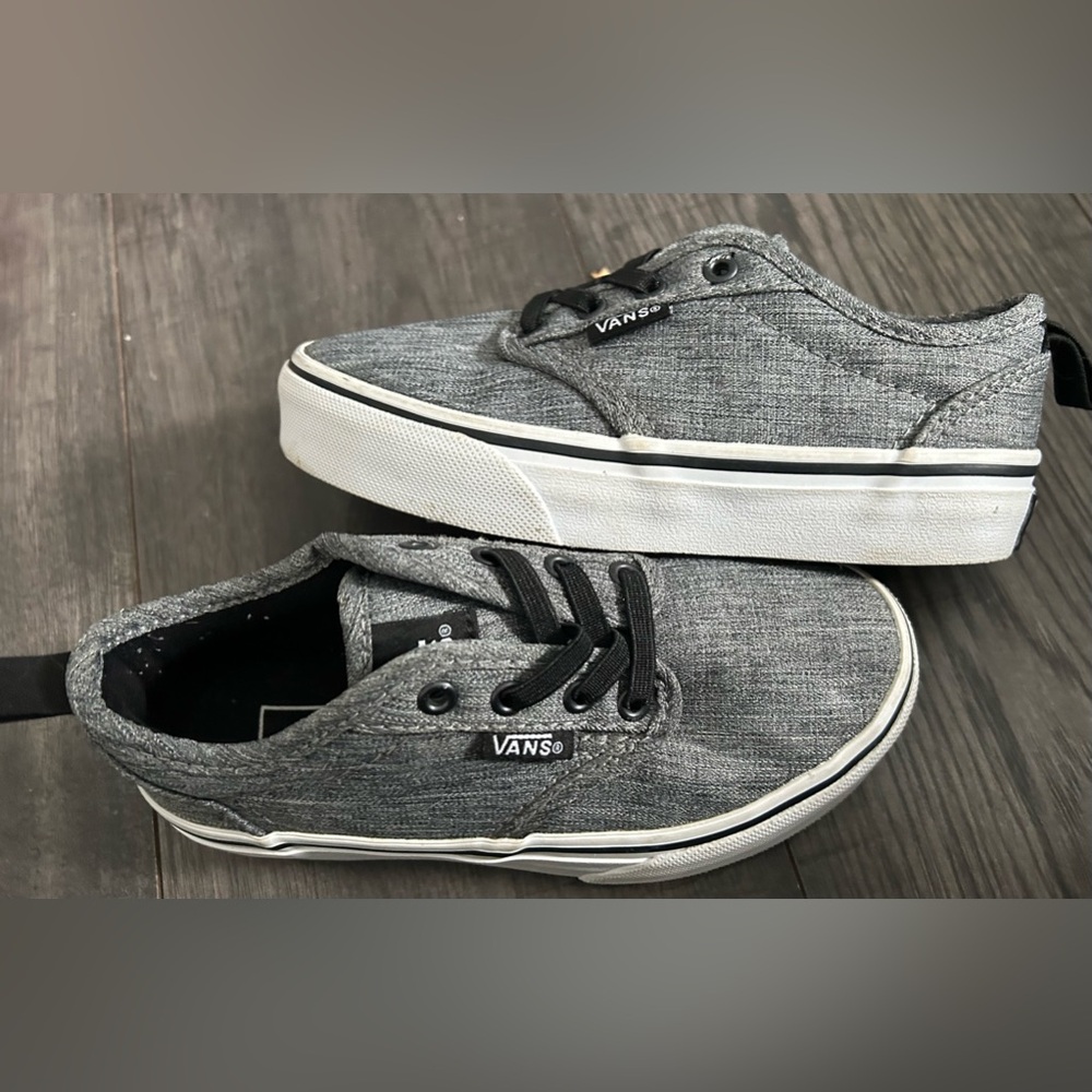 VANS off the wall youth size 11.0 light grey lace up shoes